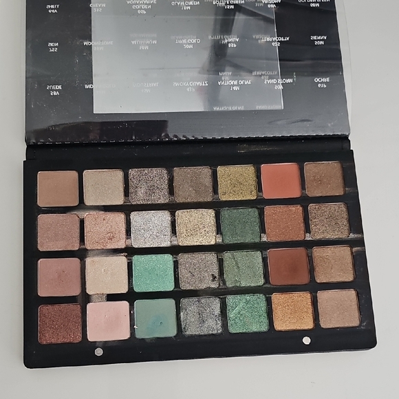 Natasha Denona Elegant White Palette - Picture 2 of 3